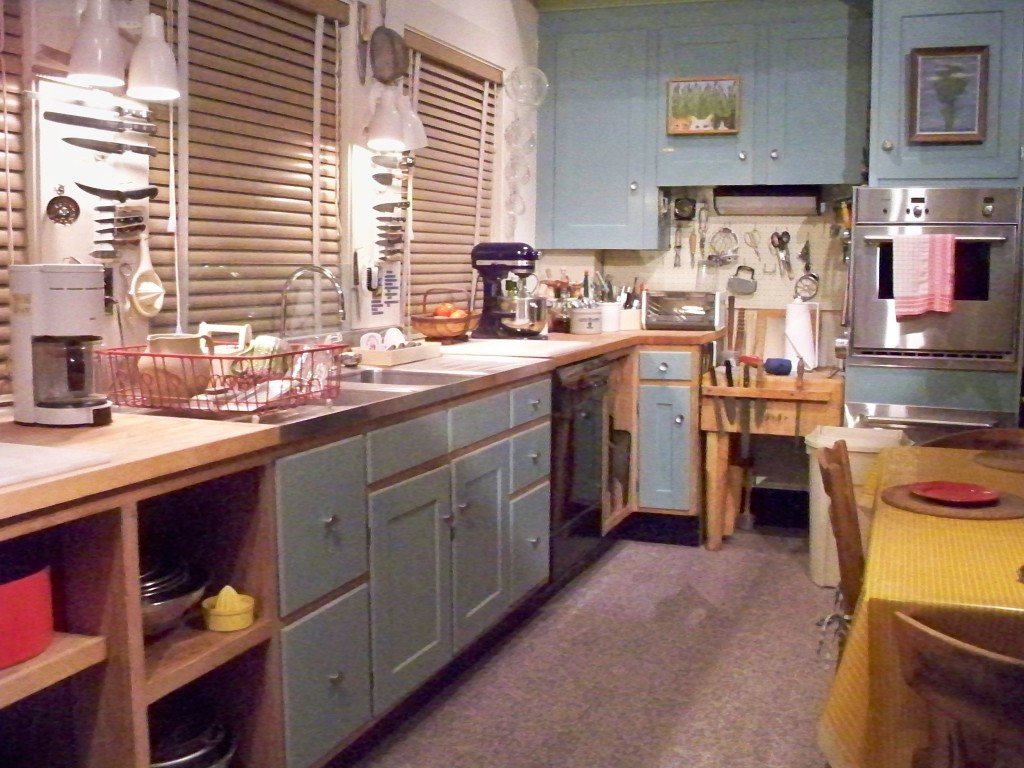 kitchen, well lit, lighting, divided