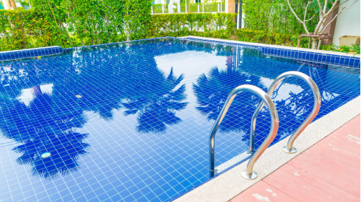 apartment complex swimming pools